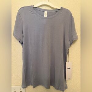 ALO Yoga Women's Winter Frost Short Sleeve Tee
